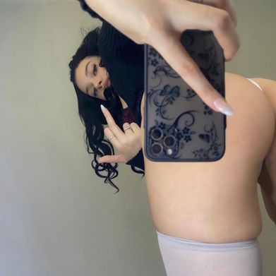 Bella (pr333ttypurrr) Header Photo Added 2025-09-05