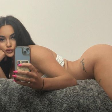 Caitlin 😘 (caitlinparkes) Header Photo Added 2025-12-01