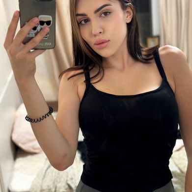 Mia (ladreammia) Profile Photo Added 2025-03-03