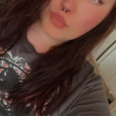 B 🐝💓 (beckaahzzh) Profile Photo Added 2025-07-17