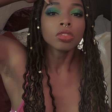 Faerah (queenofheartsfaerah) OnlyFans profile photo