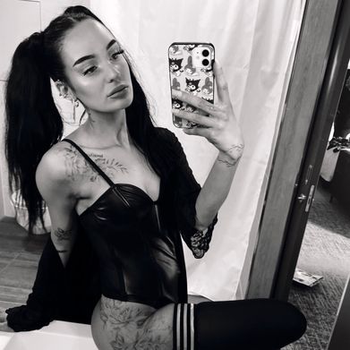 Luna (itslunalorel) Profile Photo Added 2025-06-21