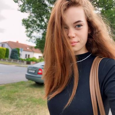 Elizabeth Fox 🦊 (elizabethfoxsex) Header Photo Added 2024-11-08