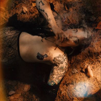 𝕃𝕚𝕝𝕝𝕪 (hotmessexpress.lilly) Header Photo Added 2025-02-06