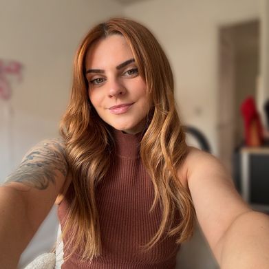 Helen 😘 (helenr_official) Profile Photo Added 2025-07-17