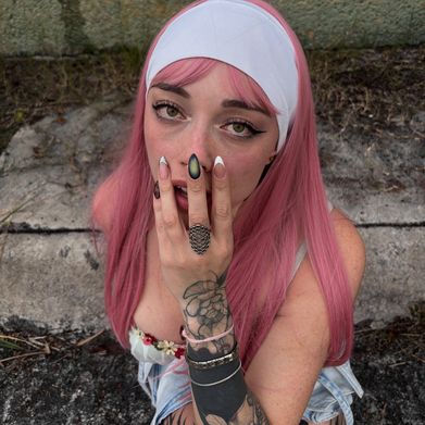 🍒 🐈‍⬛ (cherryykitten) Profile Photo Added 2025-10-11