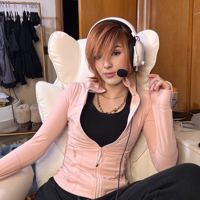 Amber B. (richhousewife) Profile Photo Added 2025-02-11