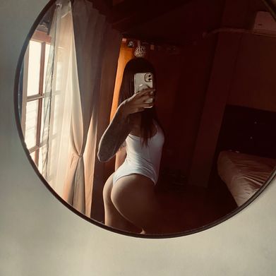 𝓞𝓵𝓲🫦🖤 Added Photo on 2025-06-02