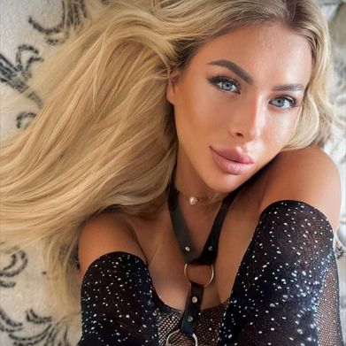 OnlyFans Model Carolina Delacroix (carolinadelacroix) Profile Image