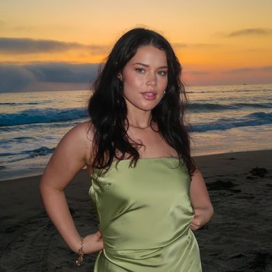 Rosie hues (rosiehuestv) Header Photo Added 2025-05-13