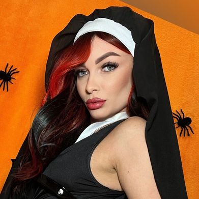 𝑺𝒂𝒓𝒂𝒉 𝑯𝒂𝒓𝒕 🫦 (hotblondesarah) Profile Photo Added 2025-10-11