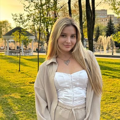 your Luna 💘 (yourl_una) Profile Photo Added 2025-10-10