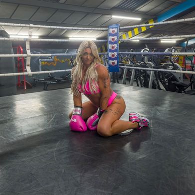 Anya (anyaafterdark) Header Photo Added 2025-09-07