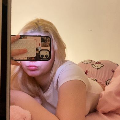 Evie sells (eviesells) Header Photo Added 2025-03-11