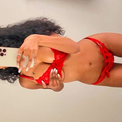 Valentinamunro🌸 (valentinamunrox) Header Photo Added 2025-03-08