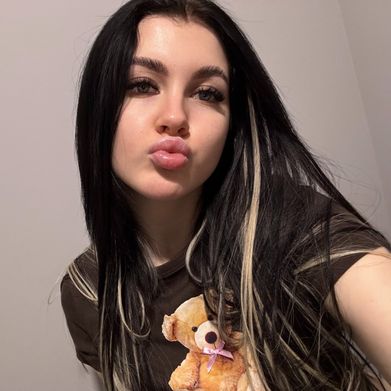 ELLA 🐻🎀 (ella_sotebaer) Header Photo Added 2025-02-18