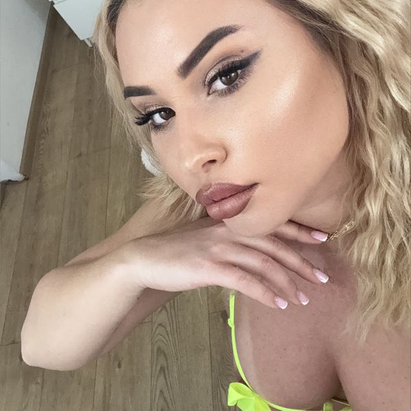 Anna (kinkyoffice) OnlyFans profile photo