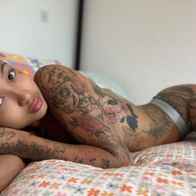 Peaches🍑 (peacheskm) Header Photo Added 2025-09-07