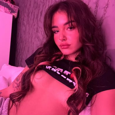 Mo BRAT🍒🍑 (pr1nc3sspeach111free) Header Photo Added 2024-10-28