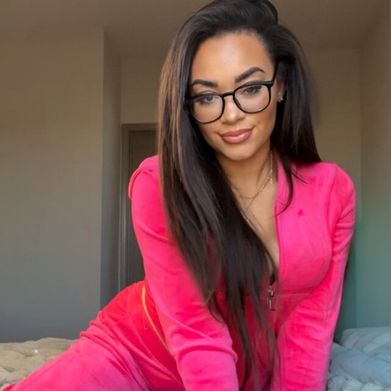 M (momstermoo) Profile Photo Added 2025-11-19