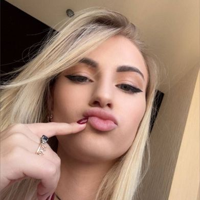 Dina (dinacutie) OnlyFans Profile Image