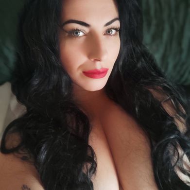 Sanny (curvyemeraldwitch) Header Photo Added 2025-02-14