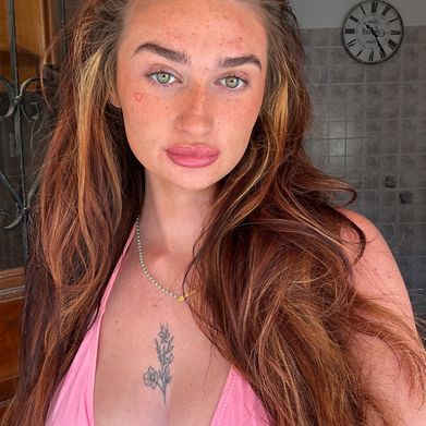 🌴Becca (New Account) Added Photo on 2025-02-26