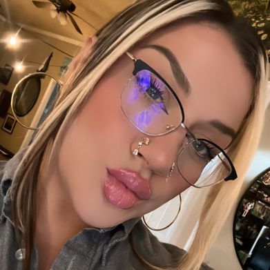 aprilrosevee (aprilrosevee) Profile Photo Added 2025-09-25