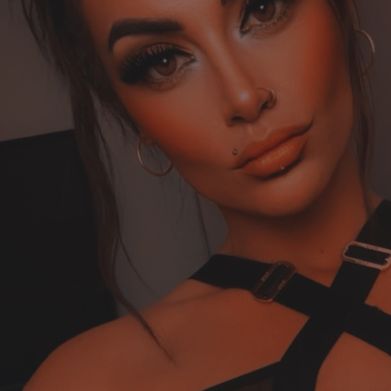 Raya (alluringraya) Profile Photo Added 2024-09-14