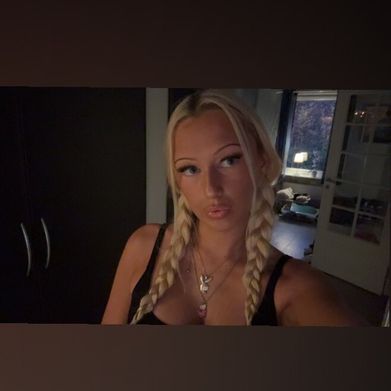 Emma❤️ (emmis07) Header Photo Added 2025-10-14