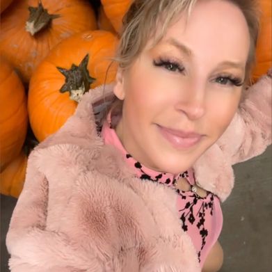 Lovely (hollywoodwhat) Profile Photo Added 2025-01-02