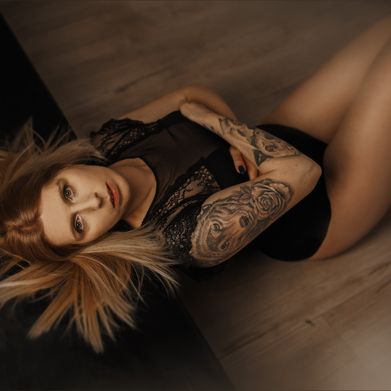 Tessa (tessa_secret) Header Photo Added 2025-09-11