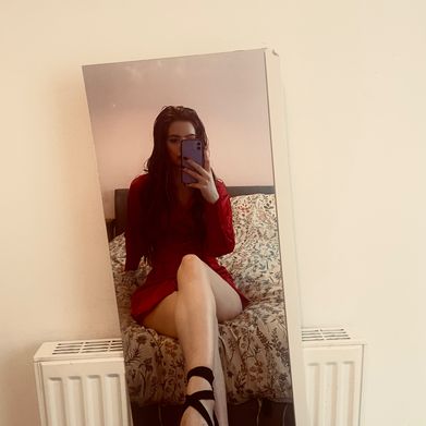 Kat (cheekykatx) Header Photo Added 2025-03-04