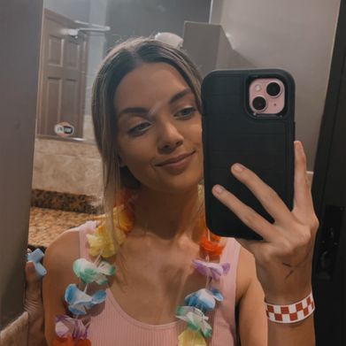 haylee (u351464403) Profile Photo Added 2024-08-26