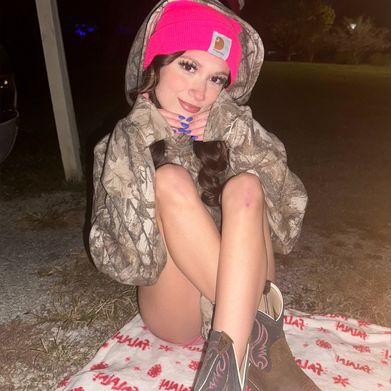 OnlyFans Model 𝓦𝓲𝓵𝓵𝓸𝔀 (18 y/o 🧸) (willowbloomxo) Profile Image