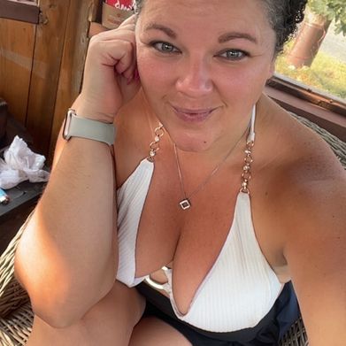 Bedroom Eyed Beauty 😍💚 (u397308619) Profile Photo Added 2025-08-20