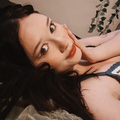 Anne (anneasteria) OnlyFans Profile Image