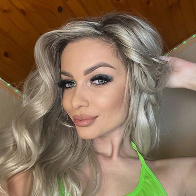 𝑺𝒂𝒓𝒂𝒉 𝑯𝒂𝒓𝒕 🫦 Added Photo on 2025-03-08