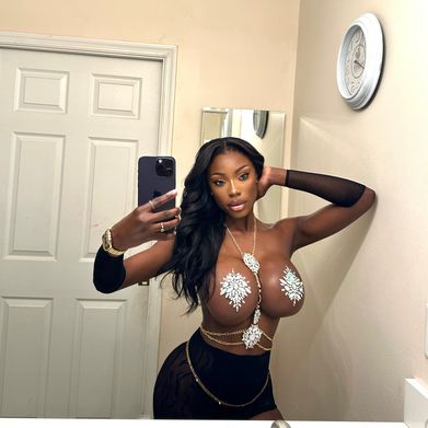 Black barbie (barbiebombify) Header Photo Added 2024-05-28