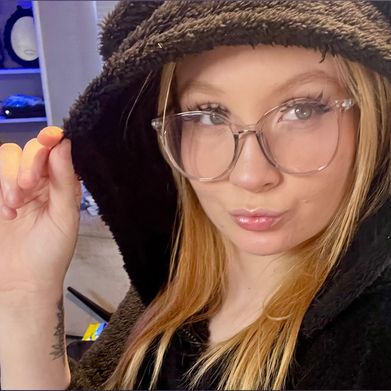 • CeCe Lynn • (bun3yg1rlfree) Header Photo Added 2025-01-16