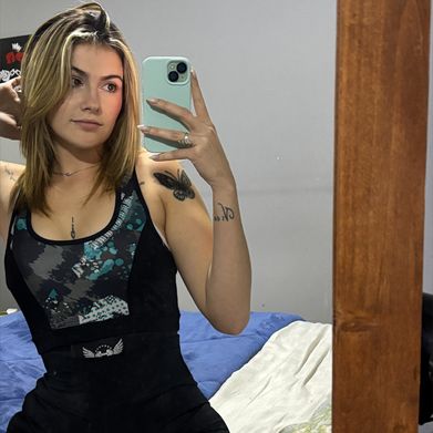 Evalyn 🌸 (Evie for short) (eviecutie) Header Photo Added 2025-08-25