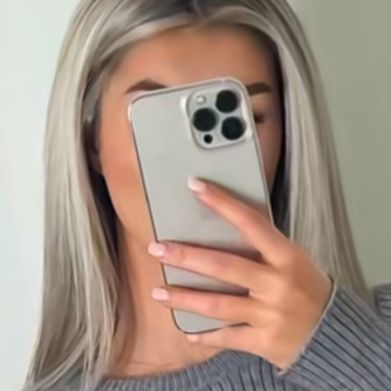 Alessa (alessa.starr) Profile Photo Added 2025-10-31