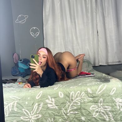 Katie 🍓 (katieecatt) Header Photo Added 2025-05-05