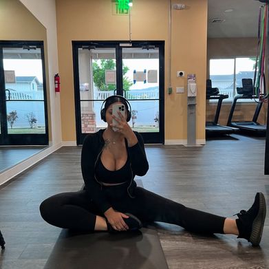 FemmeCurves💗 (hiddenbeautyfitness) Header Photo Added 2025-10-01