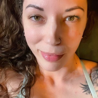 Naked Neighbor (ericalaurenxxovip) OnlyFans profile photo