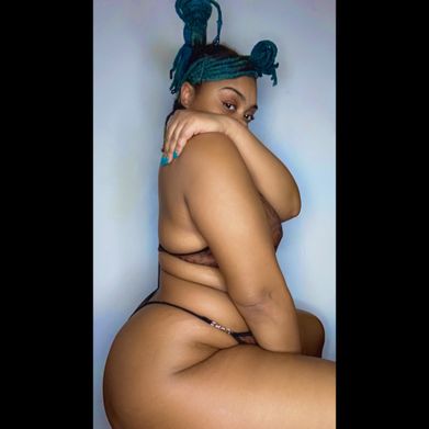 OnlyFans Model Rae (thefreckleddesi) Profile Image