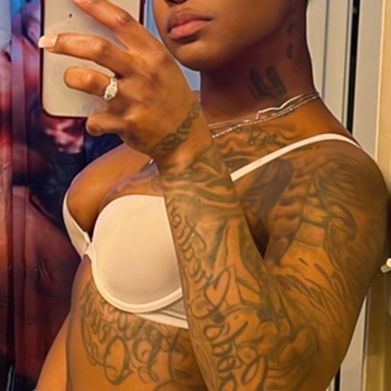 OnlyFans Model queen (your1queeen) Profile Image