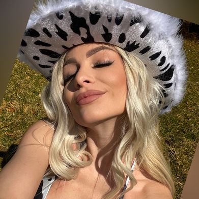 𝑺𝒂𝒓𝒂𝒉 𝑯𝒂𝒓𝒕 🫦 Added Photo on 2025-04-07