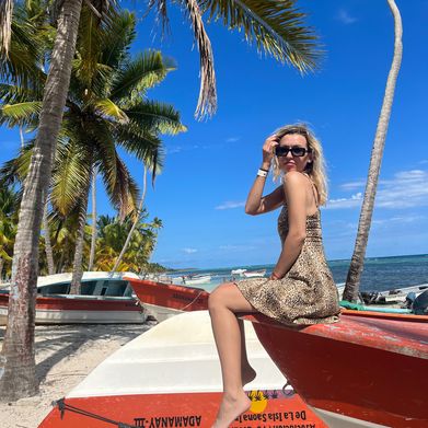 Vicky Night (vickynight) Header Photo Added 2025-04-04