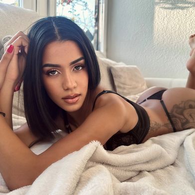 🦋CharnelBling🦋 (charnelbling) Header Photo Added 2024-12-07